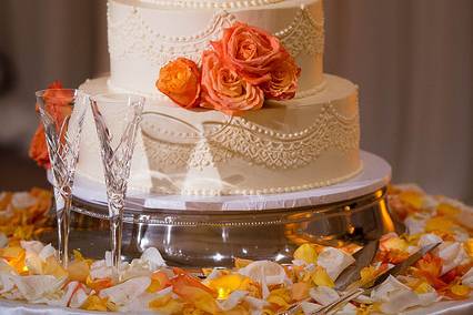 Wedding cake with fall flowers