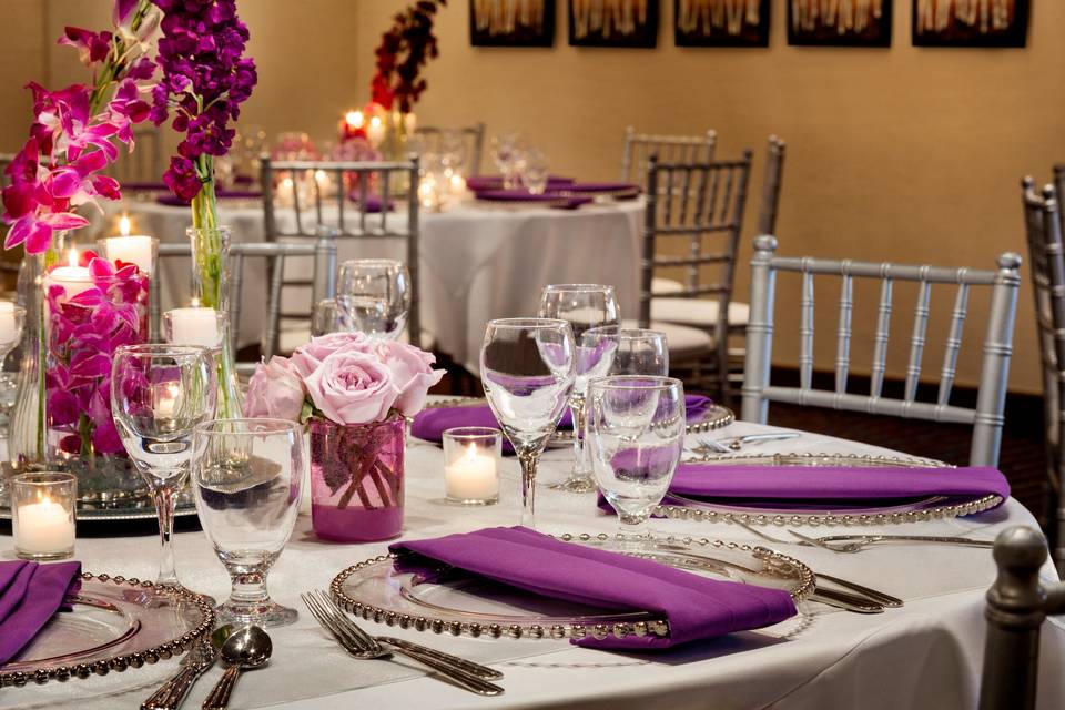 Table setting with purple napkins