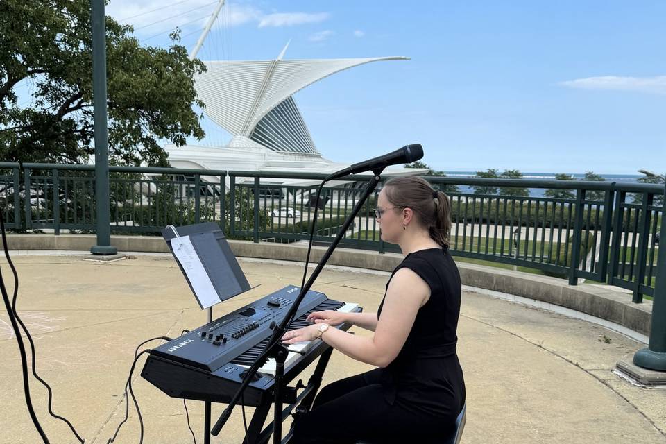 Piano and Milwaukee Art Museum