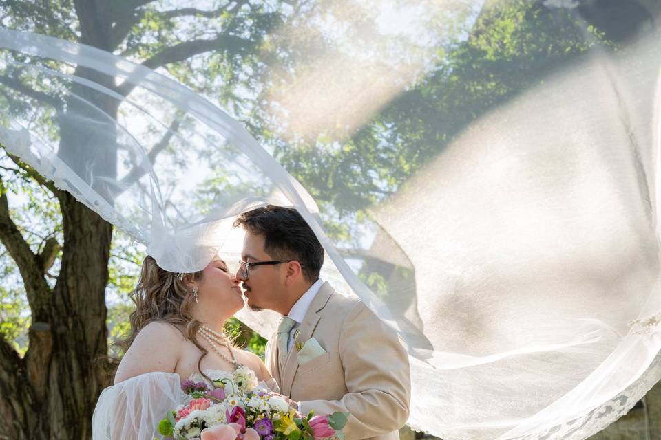 Under veil