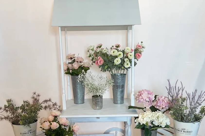 Floral decor and cart