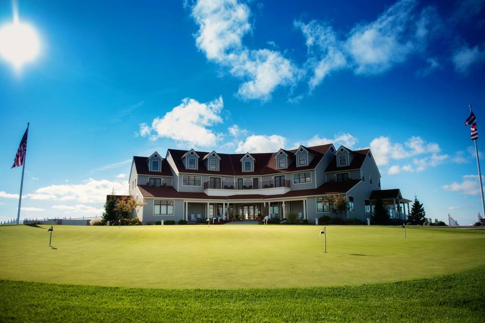 Exterior view of Arcadia Bluffs Golf Club