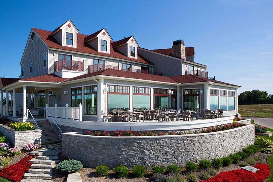 Exterior view of Arcadia Bluffs Golf Club