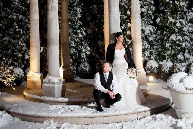34 Snowy Wedding Photos That Will Make You Want to Get Married This Winter