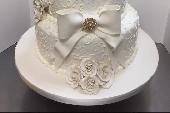 Calandra's Bakery Wedding Cake