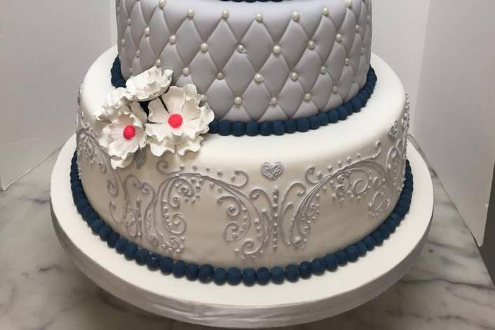 Calandra's Bakery Wedding Cake