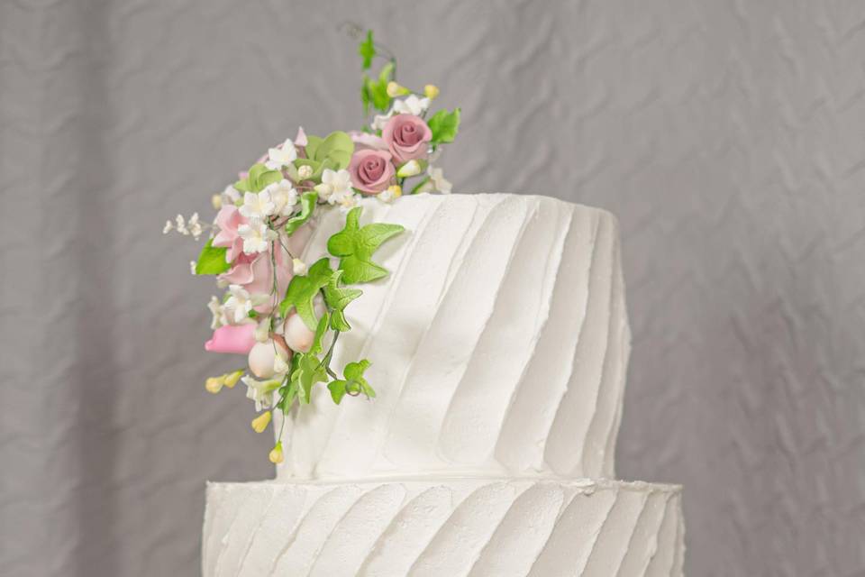 Calandra's Bakery Wedding Cake