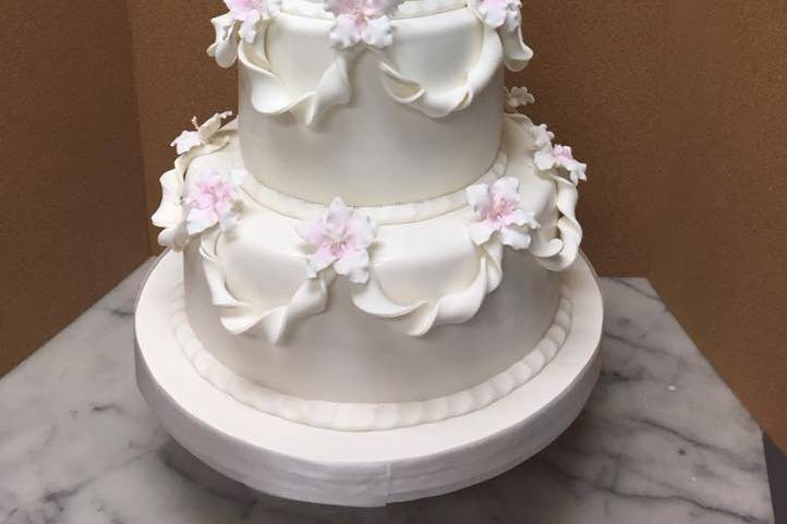 Calandra's Bakery Wedding Cake