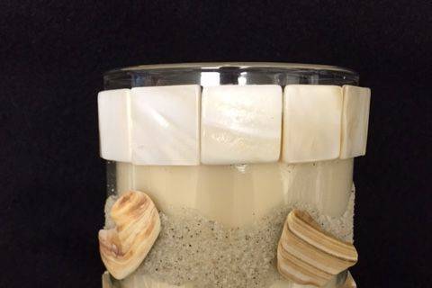 Ocean Scent - opal tiles and pieces of shells on sea sand decorate this candle.