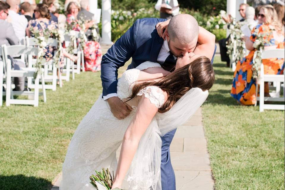 Ceremony kiss - Ashley Elizabeth Photography