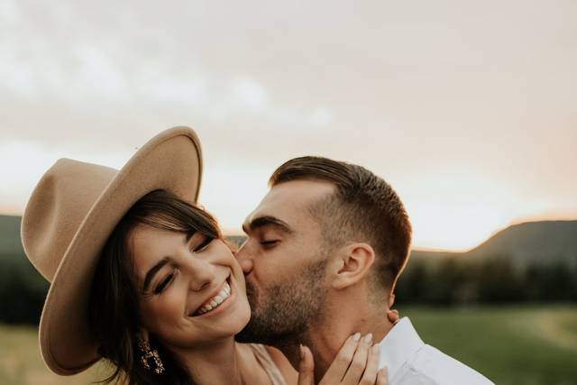 A tender kiss - Meghan Lynn Photography