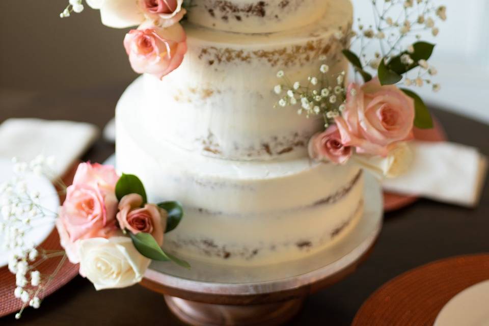 Pink roses wedding cake