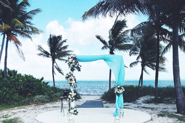 Beach floral arch