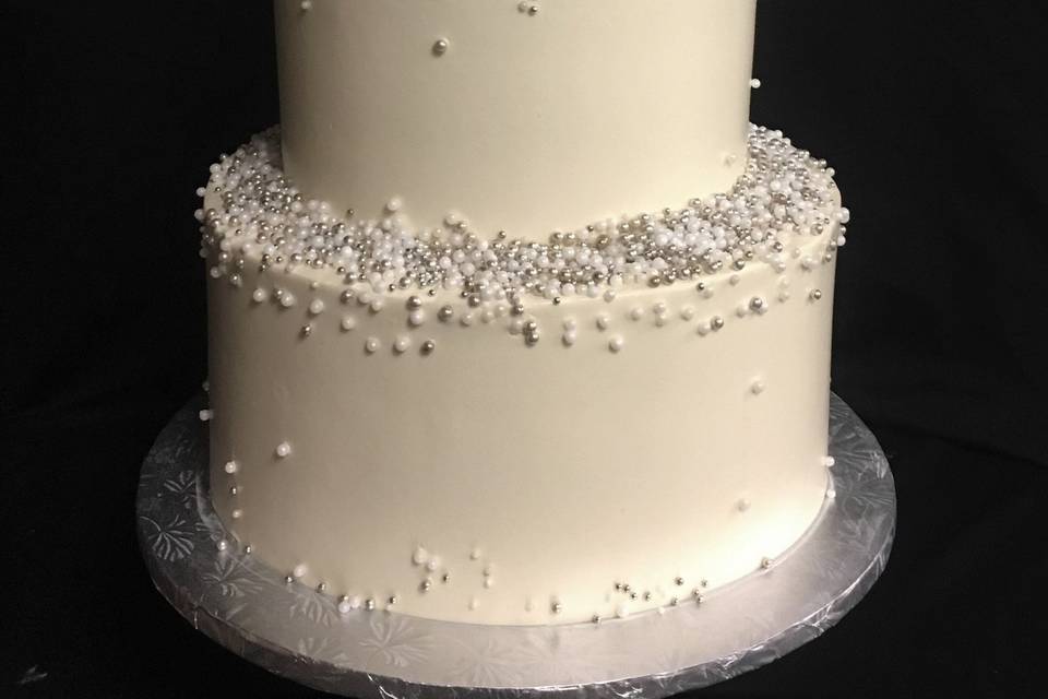 Wedding cake with neutral colors