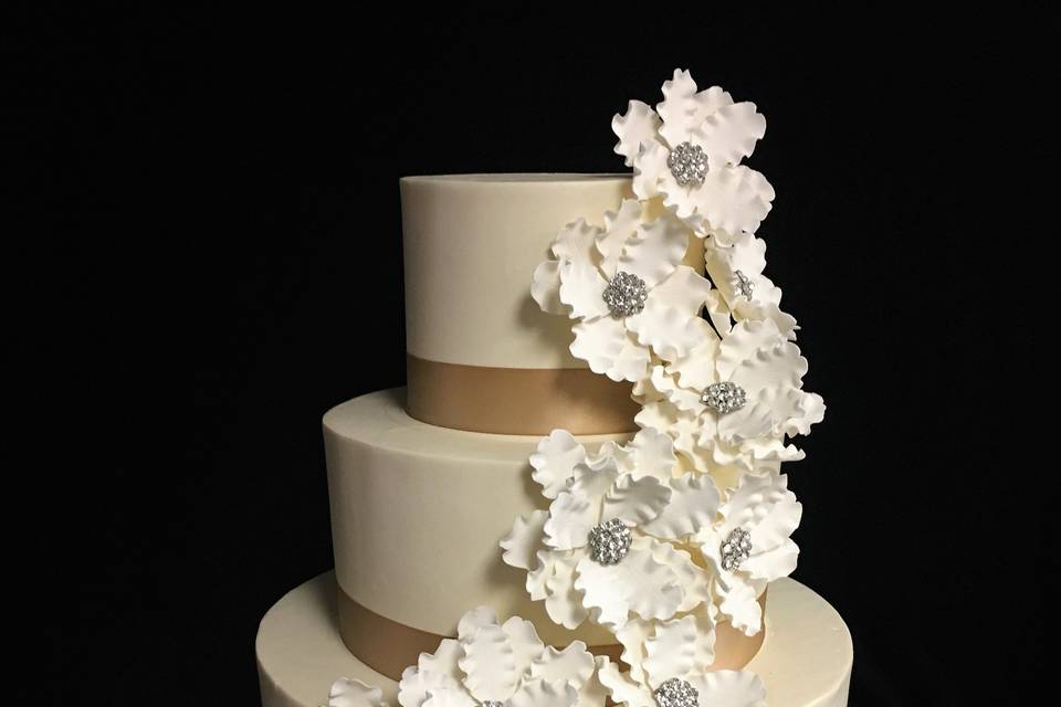 Wedding cake with a touch of blue