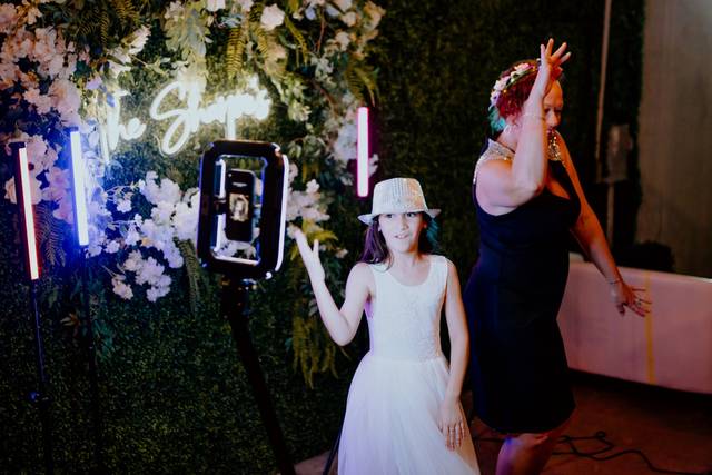 The 10 Best Photo Booths in South Carolina - WeddingWire
