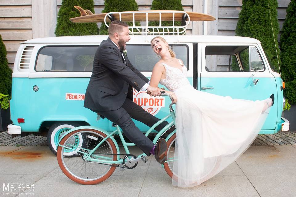 Fun wedding photo vw bus