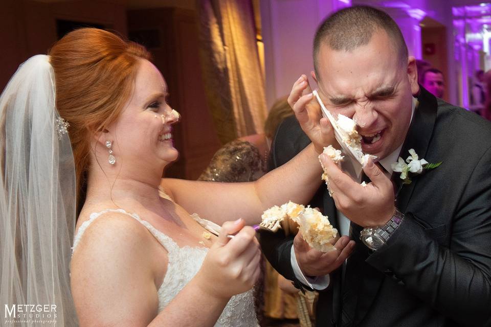 Cake smash wedding photo