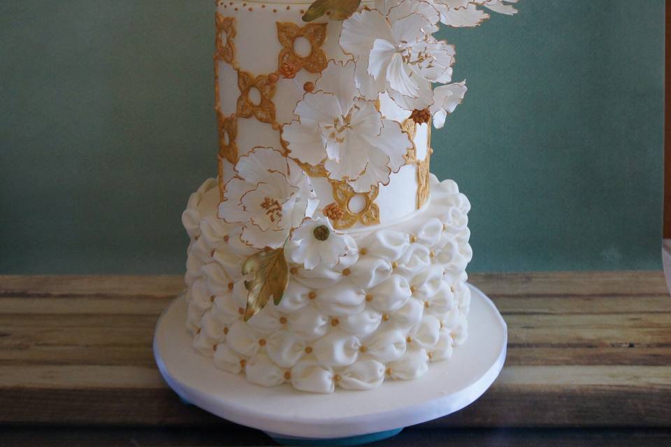 Tufted white and gold cake