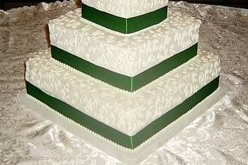 This popular square design can be tailored to fit any budget and serving size needs for most weddings.