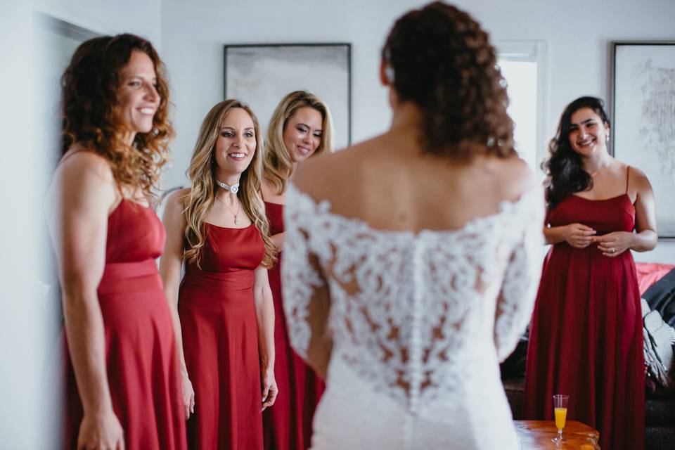 Bridal party first look