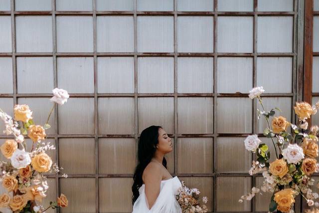 Floral arch// toffee roses