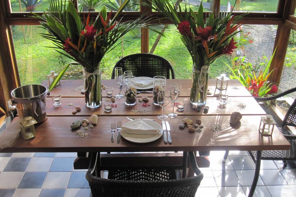 Tropical table setting