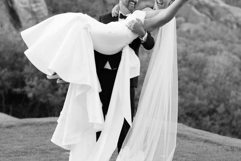 Carrying his bride | Photo: Megan Wynn Photography