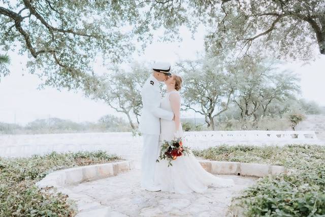 Kiss in Center of Court Yard