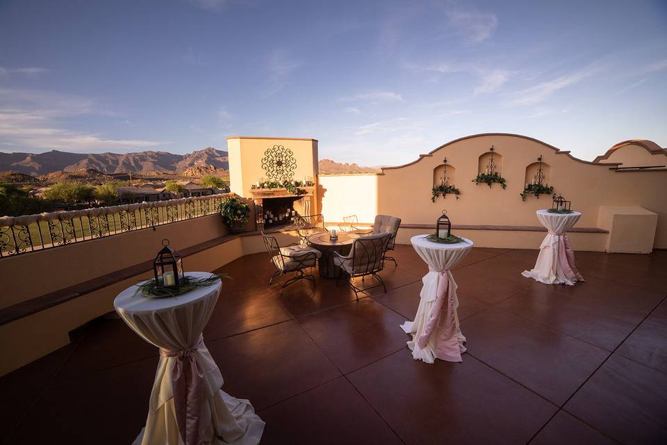 Head table arrangement