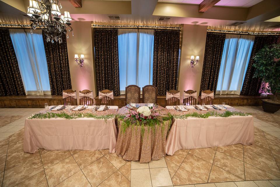 Head table arrangement