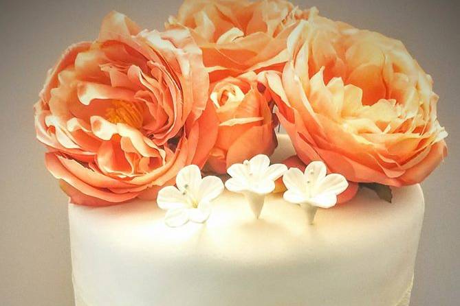 Elegant wedding cake