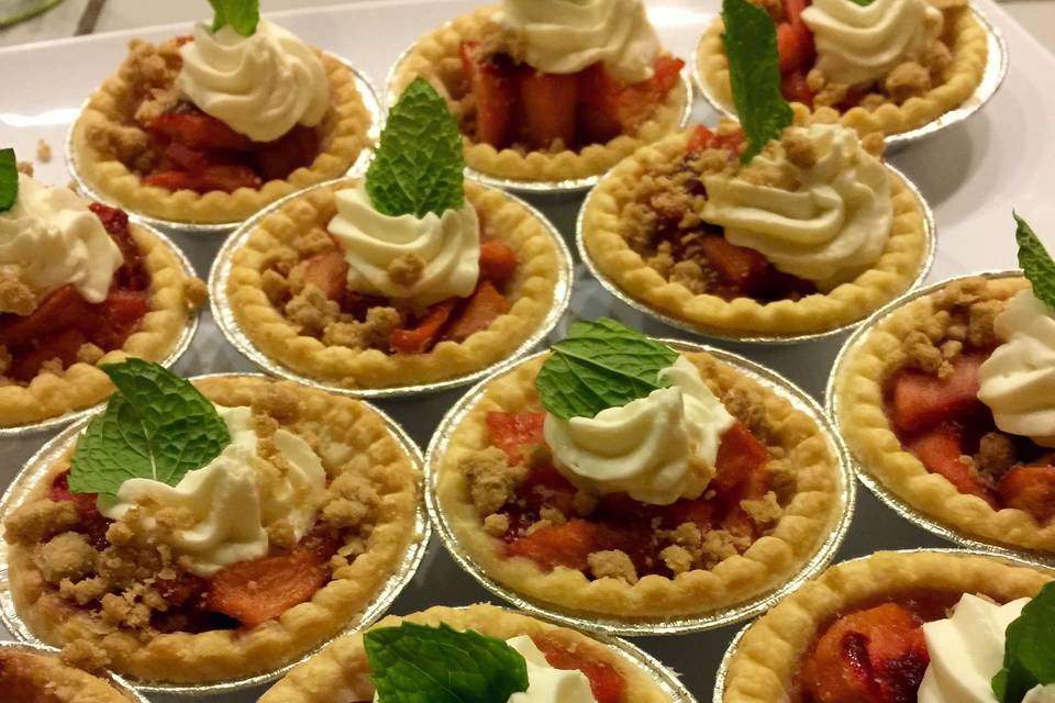 Apple berry crisp with whipped cream