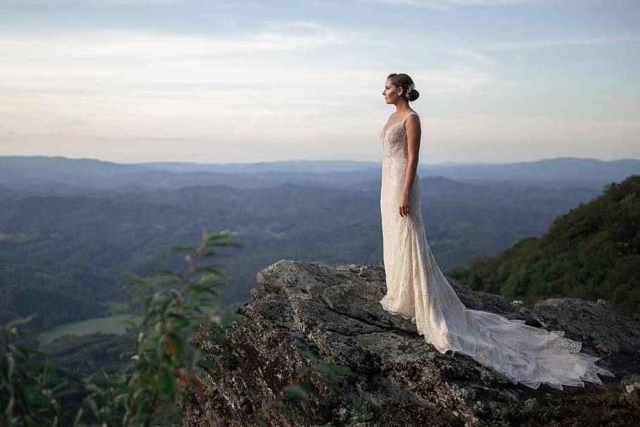 Wedding kiss | Mackenzie Becker Photography