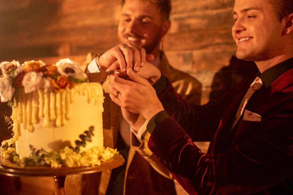 Grooms Cutting Cake