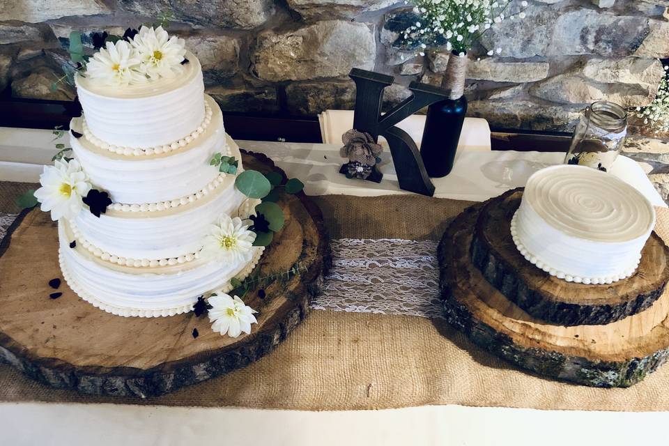 Guest and Couple Cake