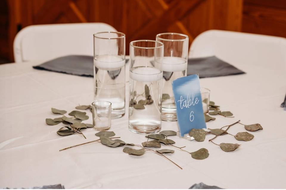 Dining table centerpieces