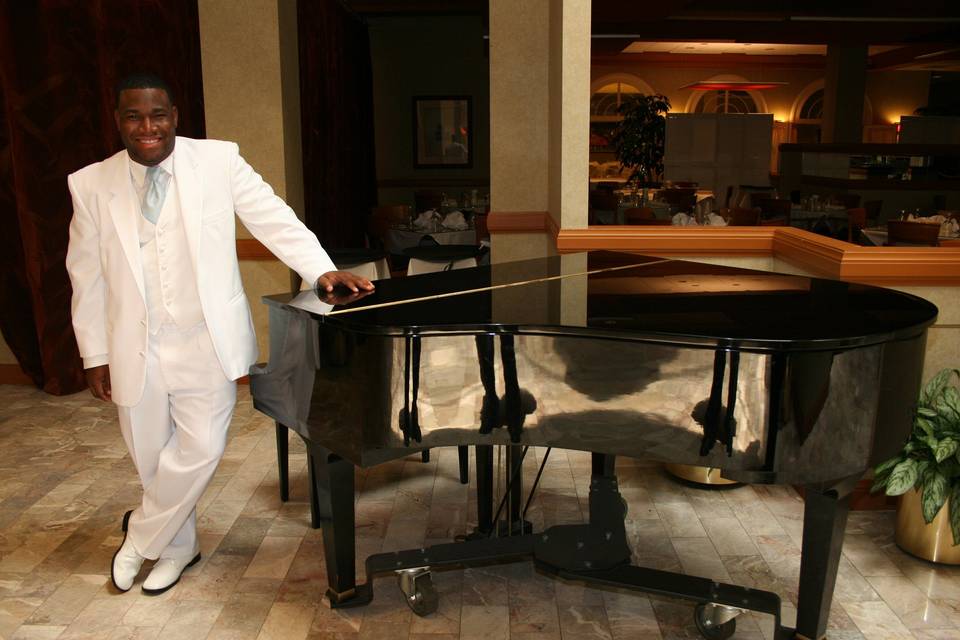 Groom's portrait with the grand piano