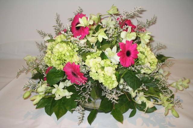 Table centerpiece floral arrangement