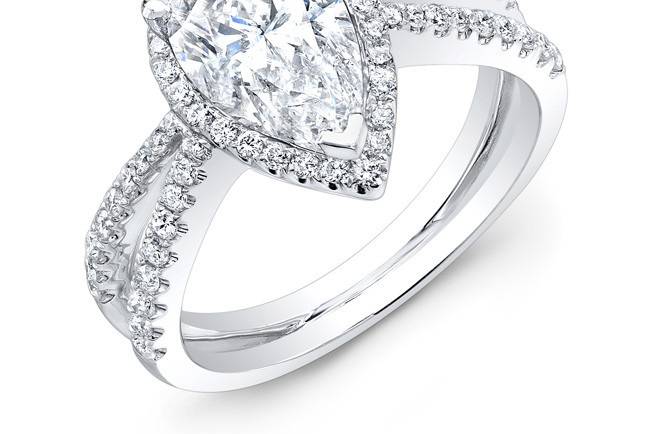 ENG-1001
This 18KT white gold engagement ring features a split-shank and halo design with 0.43PTS of 61 prong-set round diamonds. The center stone is a pear-shaped diamond and weighs 1.30CTS.
Call 213.626.6012 or chat with us at www.goldempirejewelry.com to get the best deal for this beautiful piece!