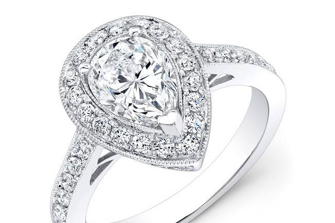 ENG-5589
This 18KT white gold engagement ring features 0.43PTS of 30 round diamonds set on its shank and halo. The center stone is a pear-shaped diamond that weighs 1.52CTS.
Call 213.626.6012 or chat with us at www.goldempirejewelry.com to get the best deal for this beautiful piece!