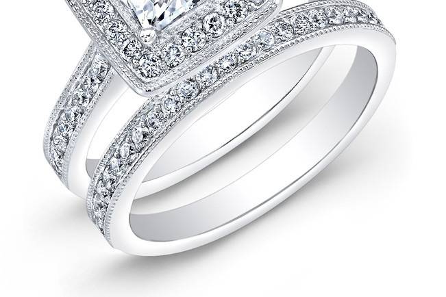 BRD-2007
This 14KT white gold wedding set features a halo design and a milgrain finish along the edges of 84 pave-set round diamonds that weigh 0.75PTS in total. It may also feature the center stone of your choice!
Call 213.626.6012 or chat with us at www.goldempirejewelry.com to get the best deal for this beautiful piece!