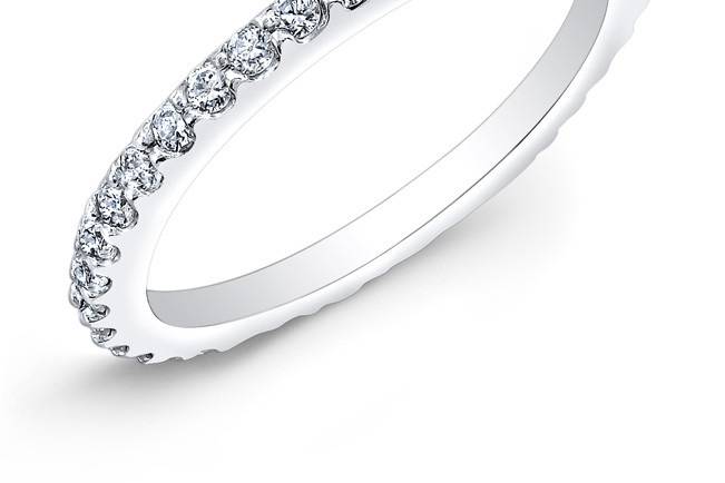 ENG-5518B
This 14KT white gold wedding band features 31 prong-set round diamonds.
Call 213.626.6012 or chat with us at www.goldempirejewelry.com to get the best deal for this beautiful piece!