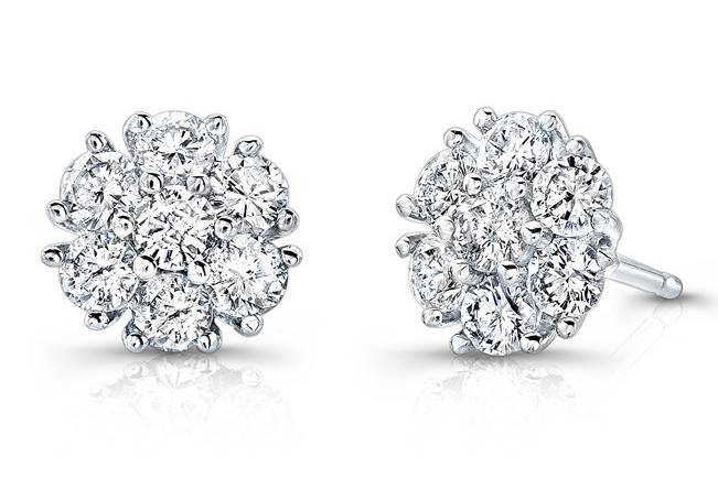 EAR-4011 (http://www.goldempirejewelry.com/fashion/earrings/studs/ear-4011.html)
This 14kt white gold pair of earrings features 0.80 points of 14 prong-set full-cut round brilliant diamonds.
