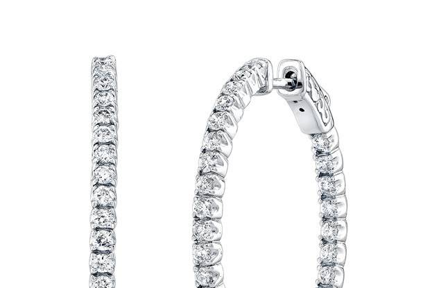 EAR-4009 (http://www.goldempirejewelry.com/fashion/earrings/hoops/ear-4009.html)
This pair of 14kt white gold oval hoop earrings measures 1-inch for each piece and features 2.01 carats of 66 full-cut round brilliant diamonds.