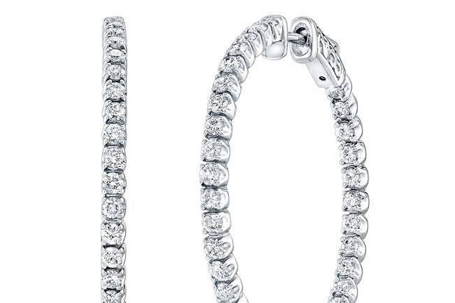 EAR-4010 (http://www.goldempirejewelry.com/fashion/earrings/hoops/ear-4010.html)
This pair of 14kt white gold round hoop earrings feature 2.11 carats of 70 full-cut round brilliant diamonds in total.