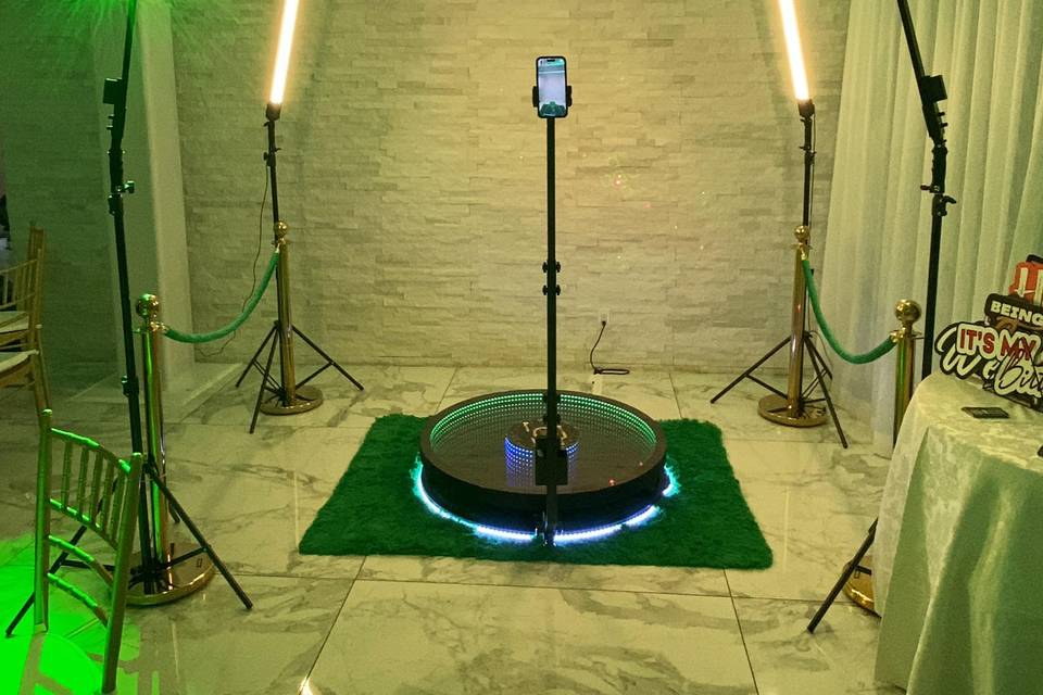 360 Infinity Glass Video Booth
