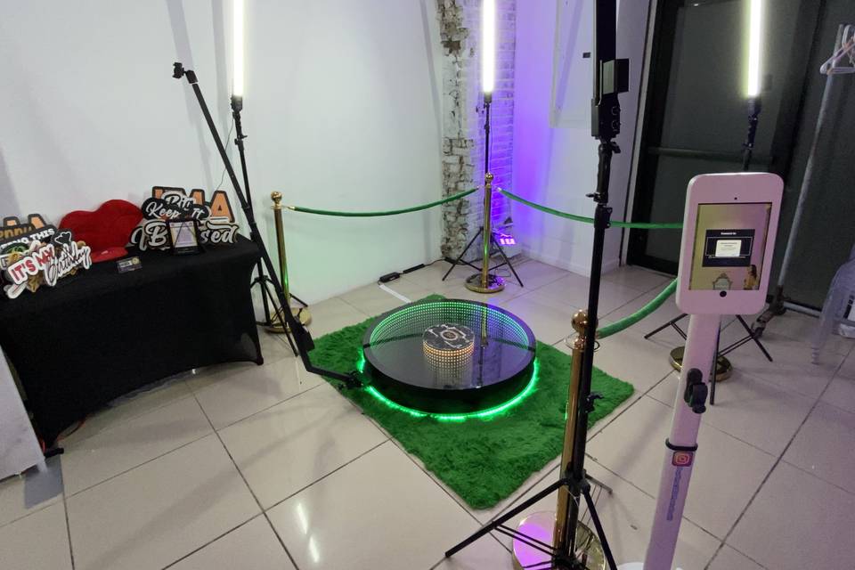 360 Infinity Glass Video Booth