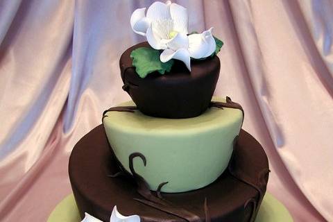 Large gumpaste magnolias on this topsy turvy beauty