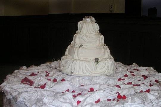 Fondant draping to match the Vera Wang wedding gown